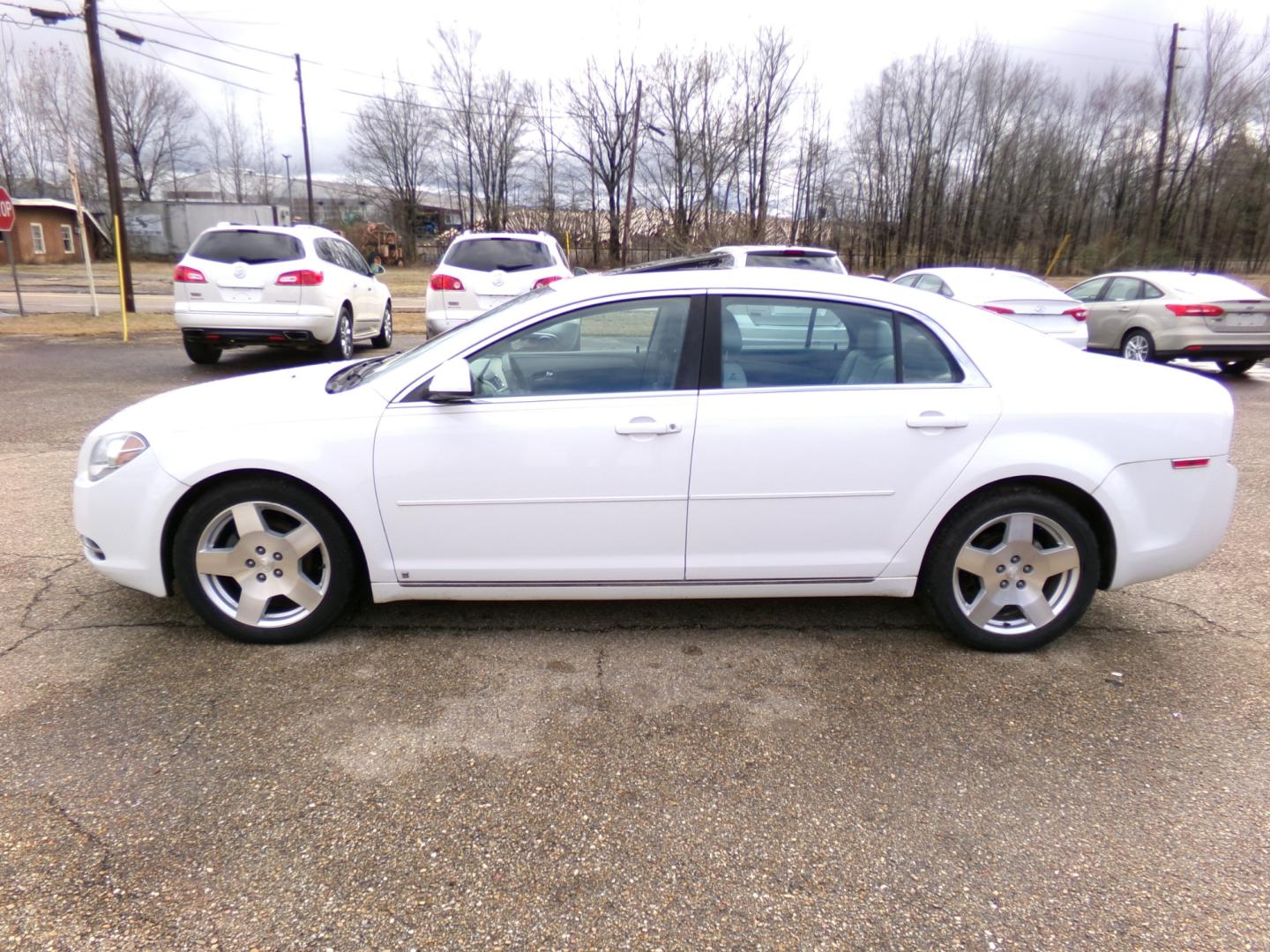 2009 White /Gray Chevrolet Malibu LT (1G1ZJ57779F) with an 3.6L engine, automatic transmission, located at 401 First NE, Bearden, AR, 71720, (870) 687-3414, 33.726528, -92.611519 - Photo#1